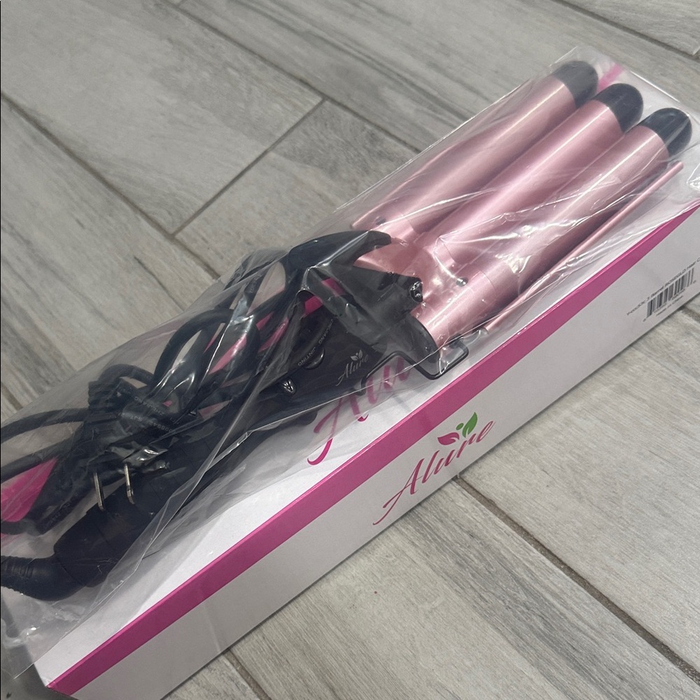 NIB Alure Pink 1” Triple-Barrel Curling Iron